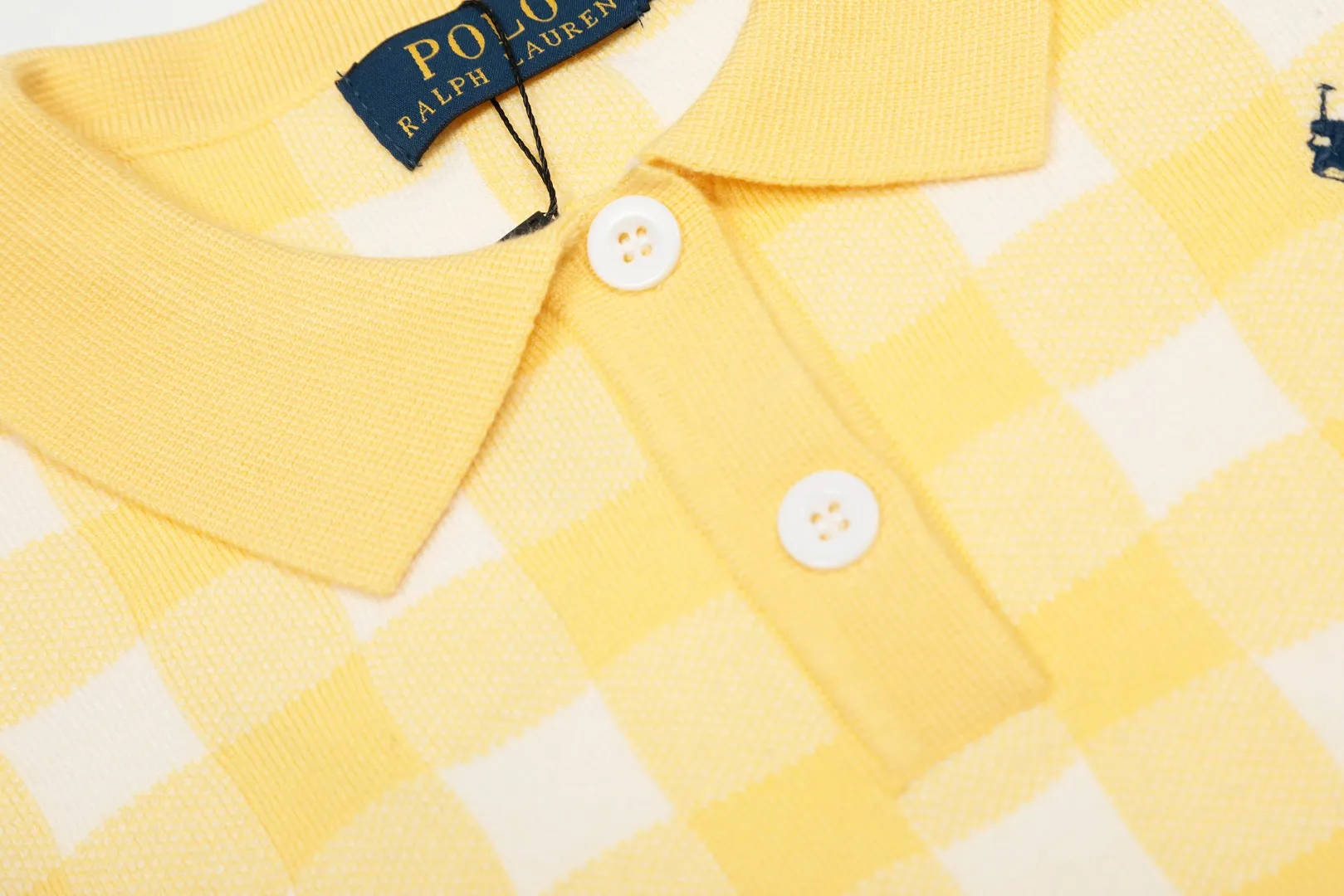 P166 💰 "Top quality" Style number: DS225# (on sale all year round) [Ralph Lauren plaid jacquard basic pony embroidered logo knitted POLO short sleeves] ✅Ralph Lauren all-match goddess style plain plaid knitted lapel short sleeves for all seasons ✅Main provider of platform live broadcast Wholesale entity ✅ZP quality 1:1 version Scan the code to enter the GF website Counter quality ✅Detailed quality The only one in Guangzhou Imported quality cotton yarn, focusing on high-end, cost-effective, good quality, needless to say, ✅Restore the original version, loose, comfortable and stress-free, simple is high-end, classic is eternal, ✅The upper body is simple and easy to match, a must-have for goddess ootd. Good-looking clothes are never picky. A must-have in the goddess' wardrobe. Size: S-L Color: Gray Yellow Pink Light Blue Red Green